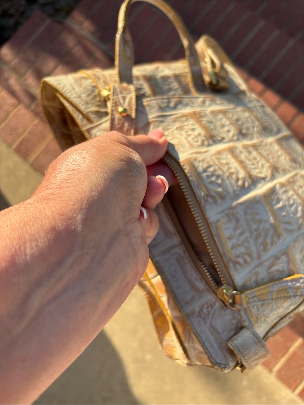 Brahmin Backpack 11 x. 9.5 x 3 - Picture 6 of 16
